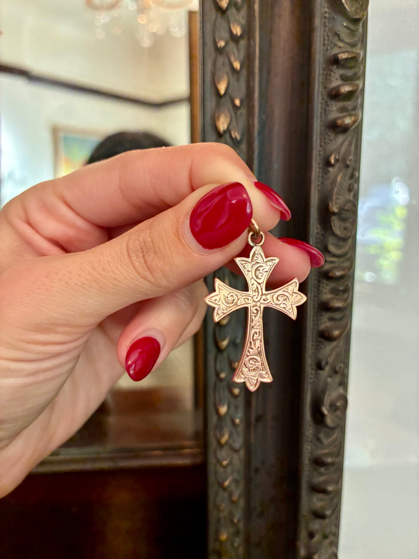 VICTORIAN 9K ORNATELY ENGRAVED CROSS PENDANT