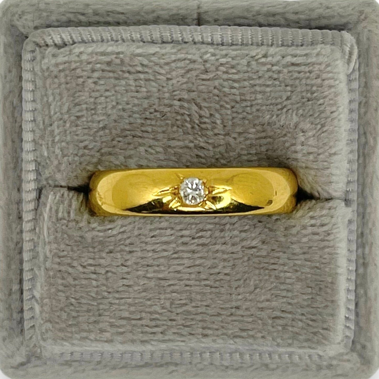 STARBURST DIAMOND YELLOW GOLD RING