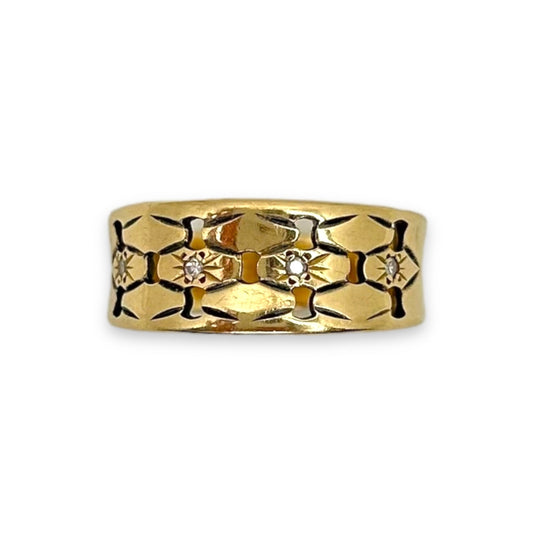 VINTAGE PATTERN CUT OUT RING w/ DIAMONDS