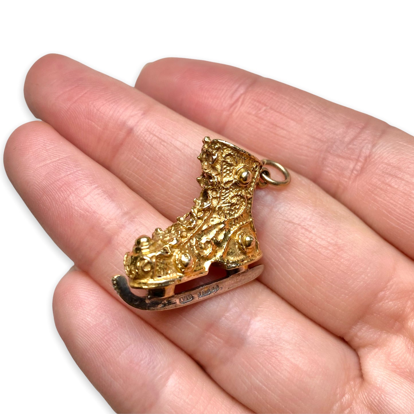 VINTAGE 9K ORNATE ICE SKATE PENDANT